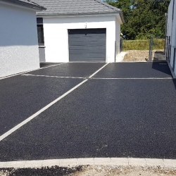 COUR CENTRALE MACADAM.jpg